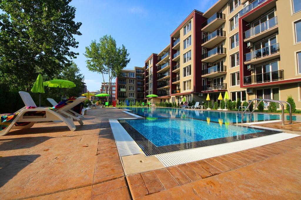 Уютные Апартаменты Vip Park Slântsjev Brjag Eksteriør bilde